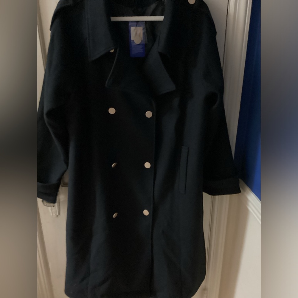 Women’s Black Winter Coat- Size XXL- NWT-gold like buttons- with belt